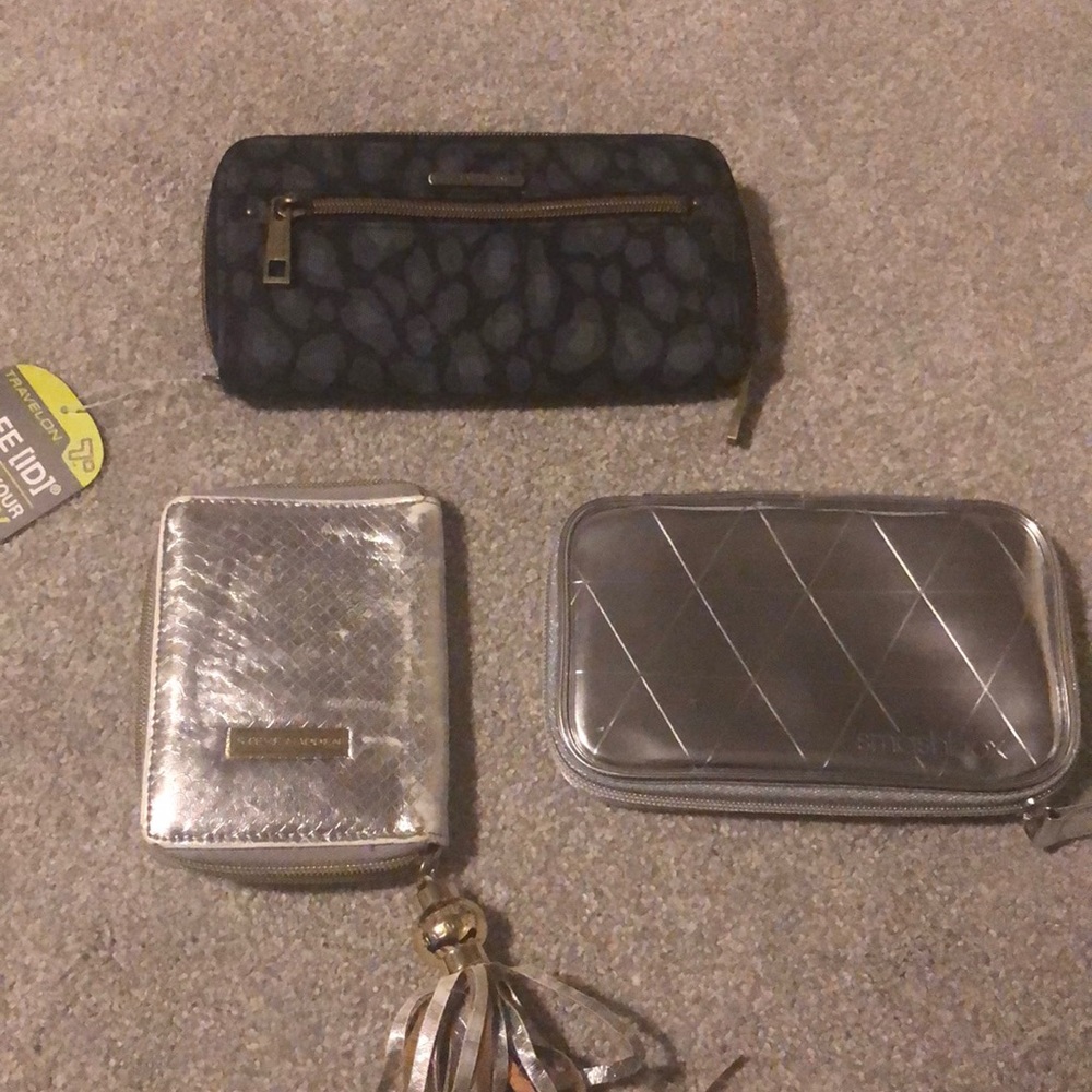 3 clutches/wristlets